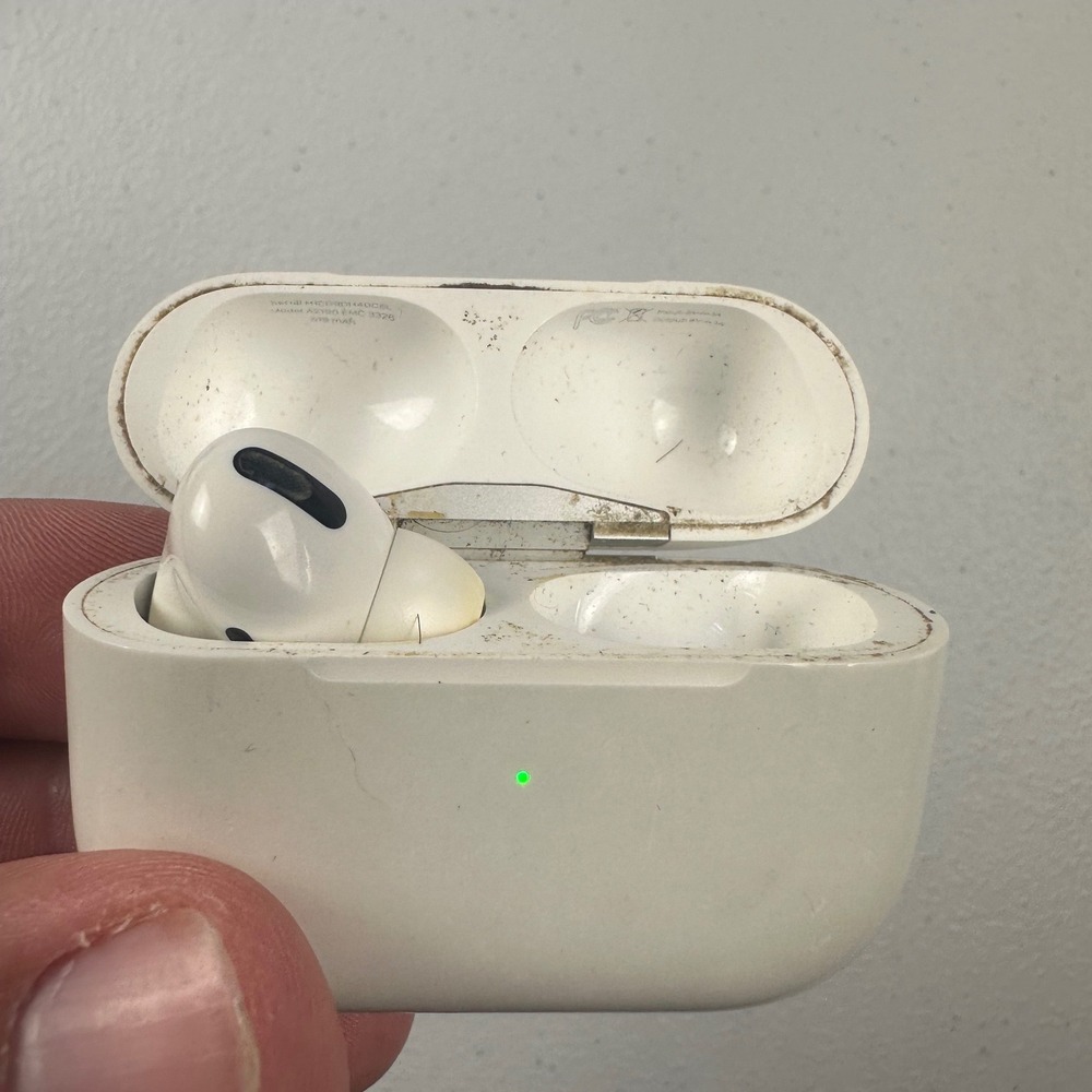 Apple AirPods Pro White 1st Gen Right Earbud Case A2084 Missing Right Earbud
